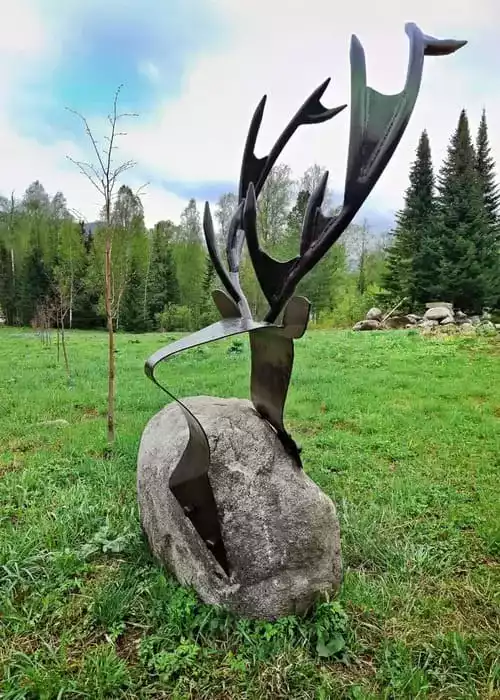 Олень из камня