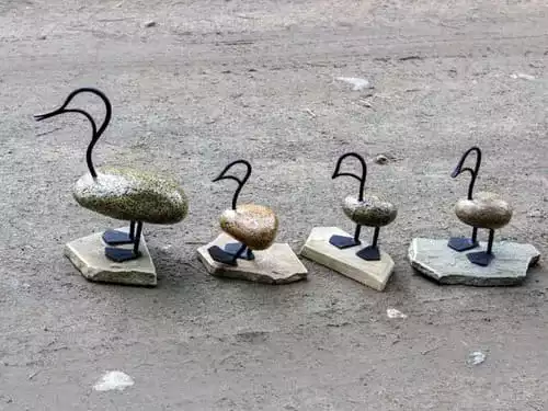 Утка из металла и камня